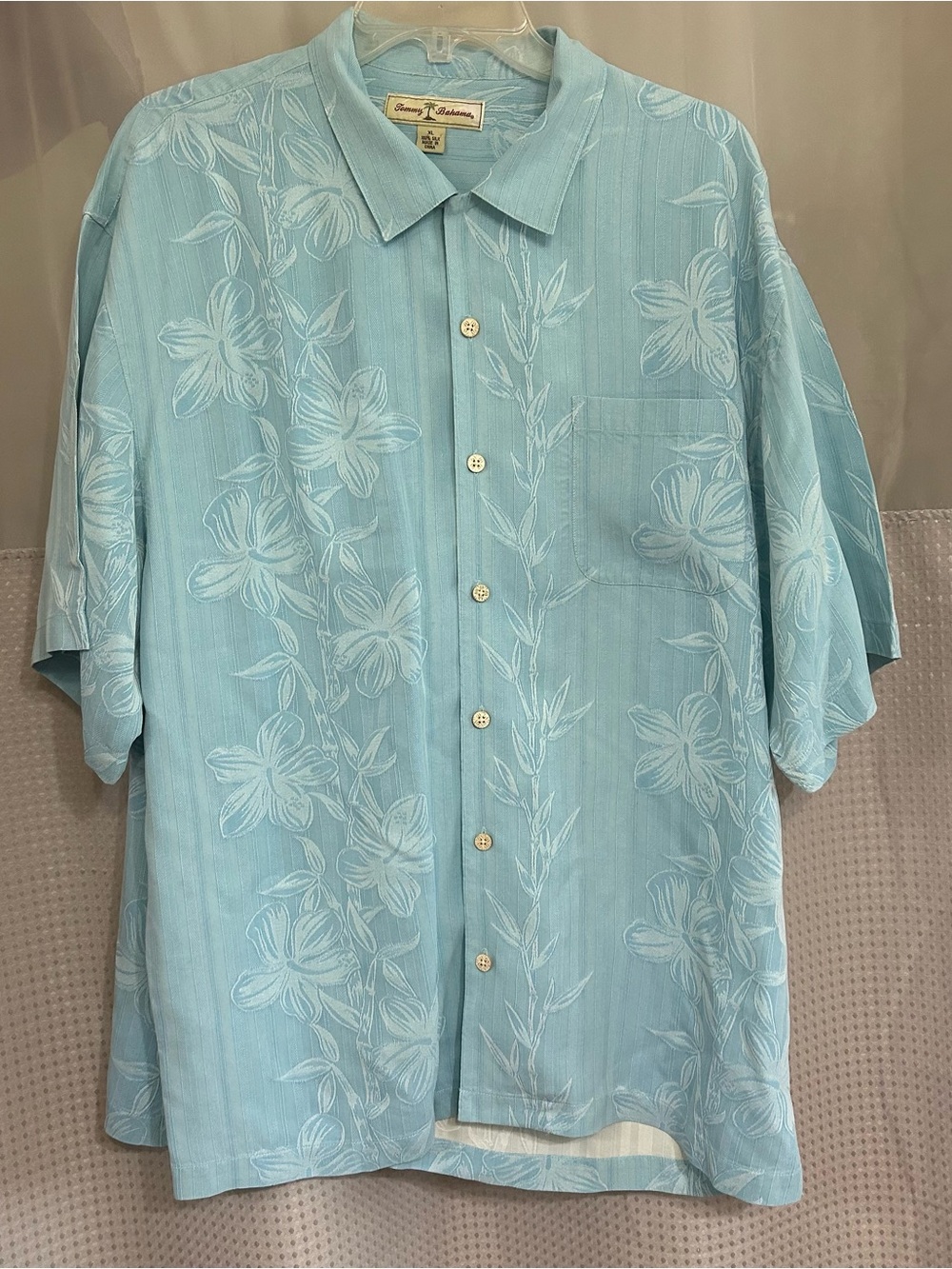 Men’s 100% silk Tommy Bahama Aqua Blue Floral Camp Shirt